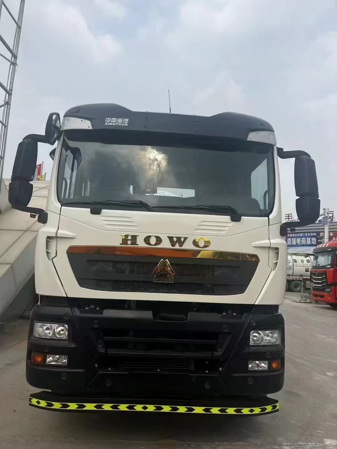 Howo TX; Basic Mixer Truck Chassis; Vooras tot middelste as 4,9 m, frame 6,6 m, middelste as tot achteras 1,35 m, middelste as tot achter 2,7 m